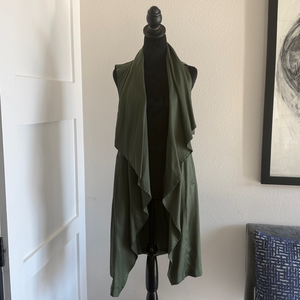 Cupcakes & Cashmere Sage Green Sleeveless Jacket